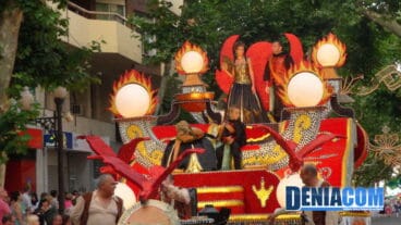 Carroza Aguila Roja de la Falla París Pedrera1