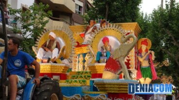 Carroza Bollywood de la Falla Campamnts