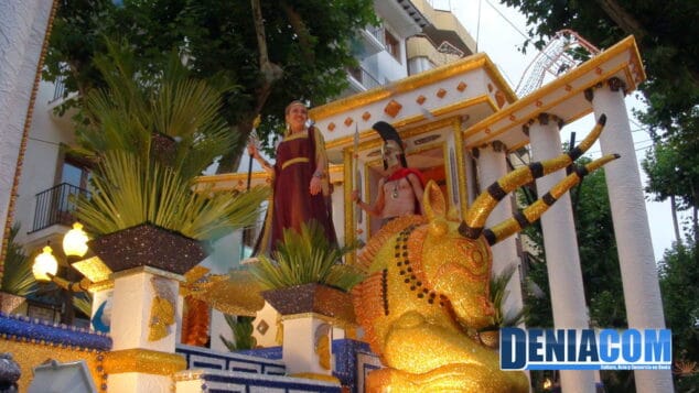 Carroza Los 300 espartanos de la Falla Diana