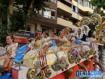 Carroza de Invitadas en el Desfile de Carrozas 2012