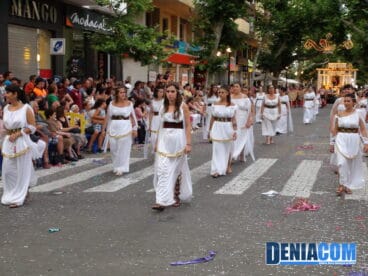 Comparsa 300 de la Falla Diana a su paso por la calle Marqués de Campo