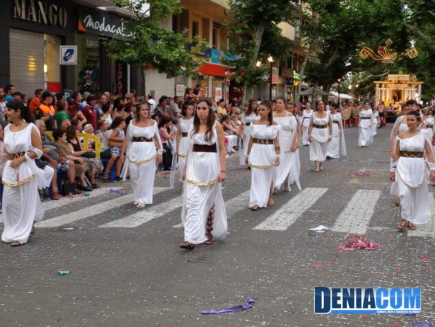 Comparsa 300 de la Falla Diana a su paso por la calle Marqués de Campo