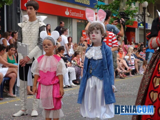 Comparsa infantil Alicia en el Pais de les Meravelles