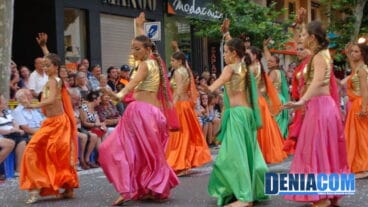 Danza del vientre en la comparsa Bollywood de Campaments1