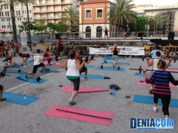 Decenas de personas acuden a participar y ver el Maratón solidario de spinnin