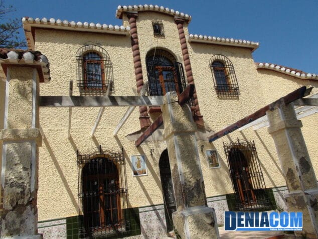 Fachada de la finca La Campanera antigua casa del tenor Cortis