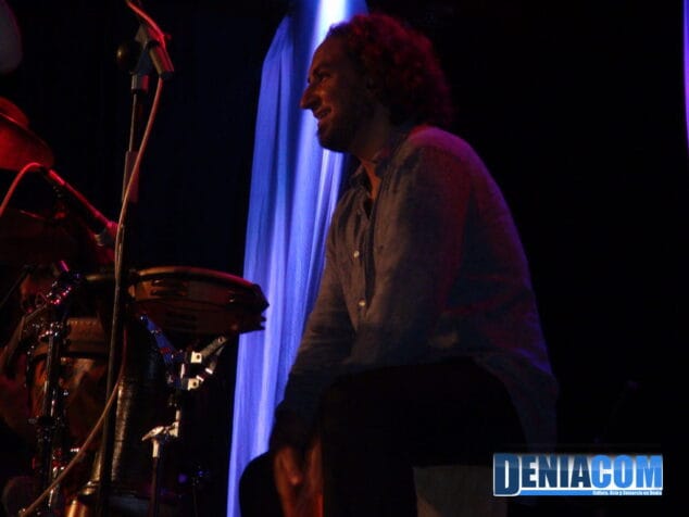 Rafel Arnal abre con “Pam a Pam” la XXI edición de Música al Castell 8 Gran importancia de la percusión en el concierto de Rafa Arnal en el festival Música al Castell