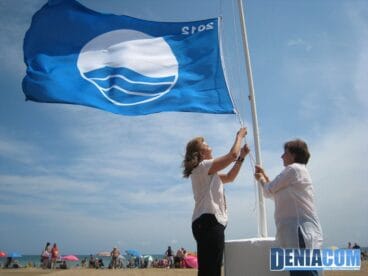 Izada de banderas azules en las playas de Dénia 2012