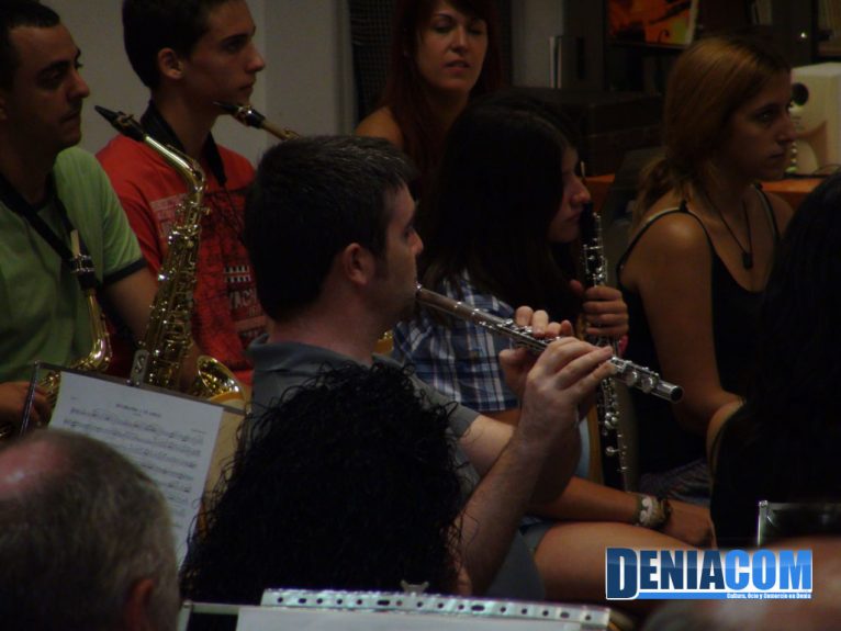 La Banda de Dénia se prepara para su Concierto de Pasodobles de músicos y exmúsicos