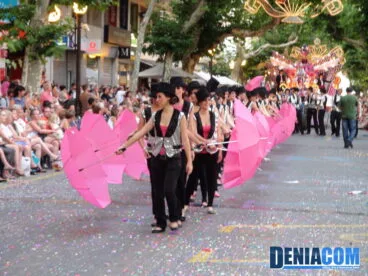 La Falla Centro canta bajo la lluvia