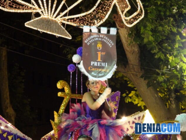 La Falla Centro gana el primer premio del Desfile de Carrozas 2012