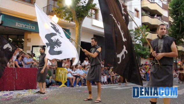 La comparsa L´ejercit del Dragó de la Falla Oeste