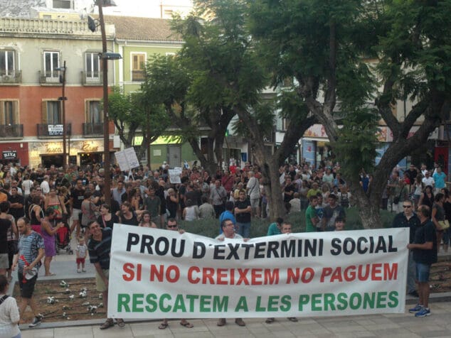 La manifestación contra los recortes llegan a la Plaza de la Constitución1