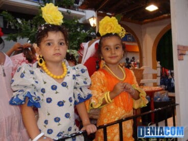 Las más peques de la Casa de Andalucía en el Desfile de Carrozas 2012