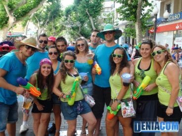 Los dianenses salen en masa para recibir a los primeros toros de las Fiestas Mayores