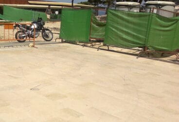 Marcas de ruedas en el pavimento del Castillo