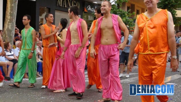 Miembros de la comparsa Bollywood de Campaments