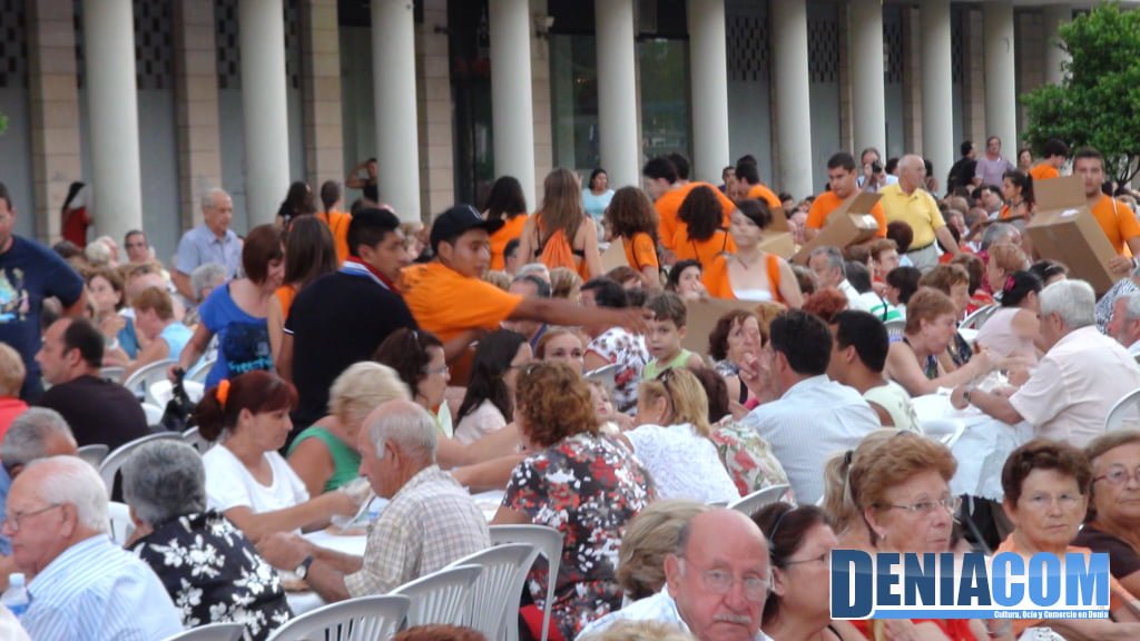 Más de 2000 personas en la cocà del Día del Mayor de Dénia