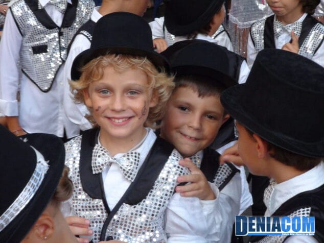 Niños de la Falla Centro completan la comparsa Musicalité