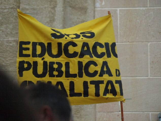 Pancartas en la manifestación contra los recortes en Dénia