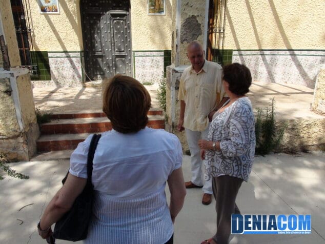 Pepa Font e Inmaculada Tomás dialogan con el señor Baltrushevich la posibilidad de realizar un concurso internacional de canto
