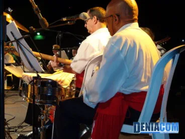 Percusionista de la rondalla Vent Pols i Pua