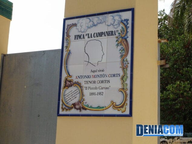 Placa conmemorativa en honor al tenor dianense Antonio Cortis