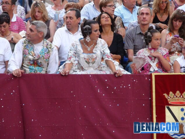 Representantes de la Junta Local Fallera en el Desfile de Carrozas 2012