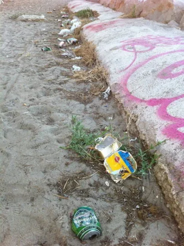 Suciedad en la escollera norte – Dénia