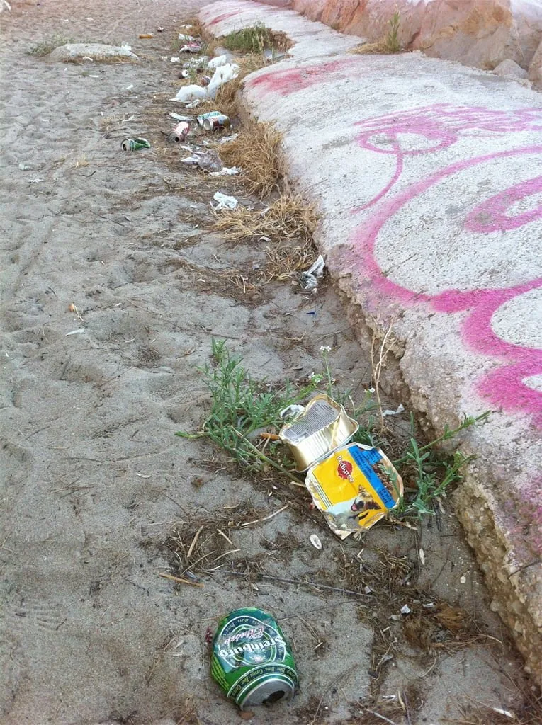 Suciedad en la escollera norte - Dénia
