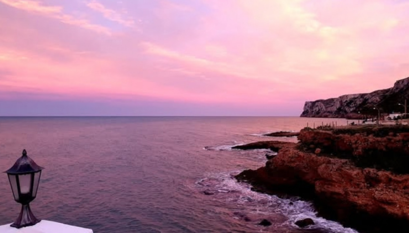 Atardecer mediterráneo desde el emblemático Restaurante Mena