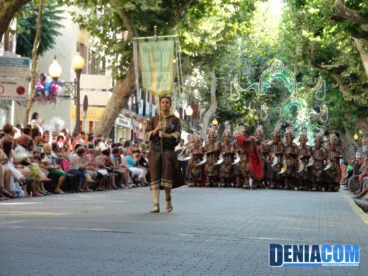 00 Estandarte de los Mayorales de Sant Roc en el Desfile de Gala de la AMMICC 2012