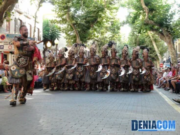 00 Los Mayorales de Sant Roc desfilan por la calle Marqués de Campo