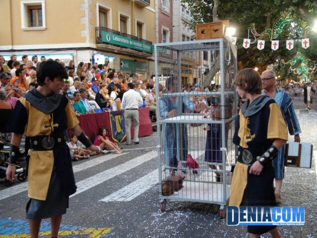 08 Aves atípicas en el boato cristiano del Desfile de Gala de la AMMICC 2012