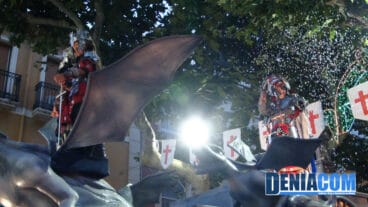 08 El capitán cristiano 2012 sobre su carroza en el Desfile de Gala de la AMMICC 2012
