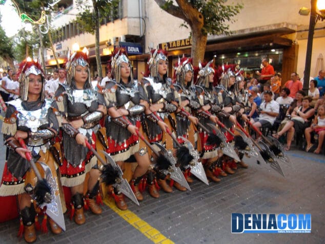 08 Escuadras femeninas en el boato cristiano del Desfile de Gala de la AMMICC 2012