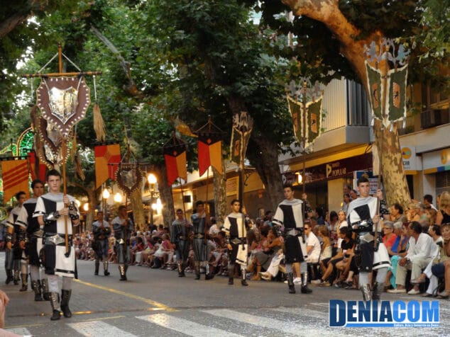 08 Excelente performance en el boato cristiano del Desfile de Gala de la AMMICC 2012