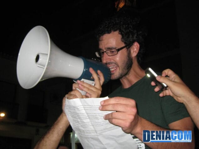 1 Lectura de un manifiesto conjunto en contra de la no autorización de La Flexió Verbal