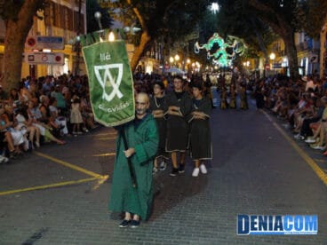 10 Estandarte de la filà Almoràvides en el Desfile de Gala de la AMMICC 2012