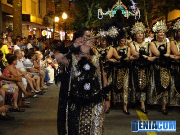 11 Cabo de la filà Alkamar en el Desfile de Gala de la AMMICC 2012