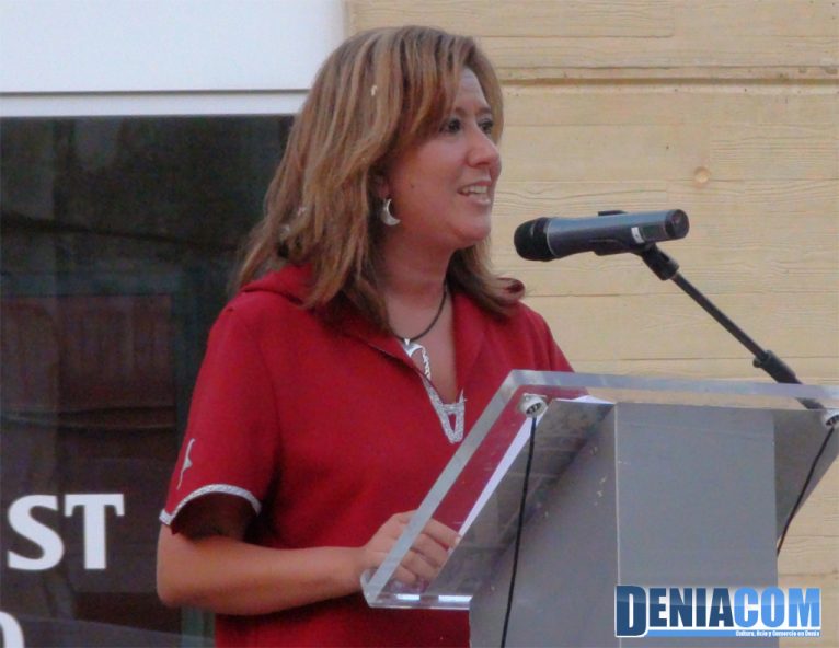 11 La alcaldesa de Dénia Ana Kringe entrega las llaves de la ciudad a los Moros y Cristianos