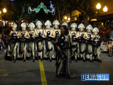11 La filà Alkamar desfila por la calle Marqués de Campo
