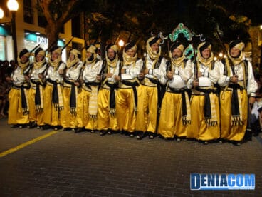 12 La filà Walíes desfila por la calle Marqués de Campo