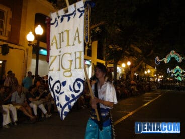 13 Estandarte de la filà Amazigh en el Desfile de Gala de la AMMICC 2012