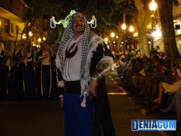 14 Pose de uno de los cabos de la filà Berebers Tuaregs