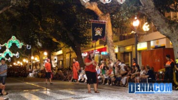 15 Estandarte de la filà Piratas Berberiscas en el Desfile de Gala de la AMMICC 2012
