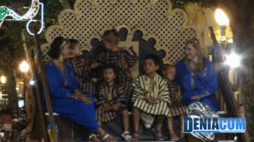 16 Carroza de niños del boato de la filà Amiries