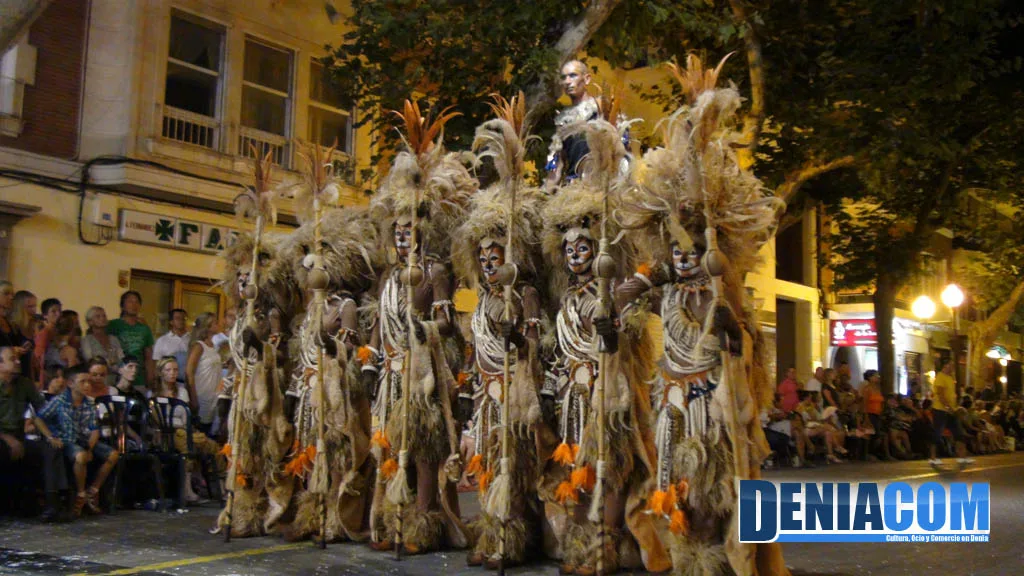 16 Escuadra de mujeres en el boato de la Capitanía Mora 2012,  la filà Amiries