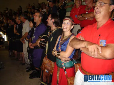 Capitanes y abanderadas desfilan en el Concierto de Bandas de la AMMICC