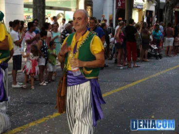 El pregonero 2012, Pangel Albi, en el Desfile Infantil de los Moros y Cristianos